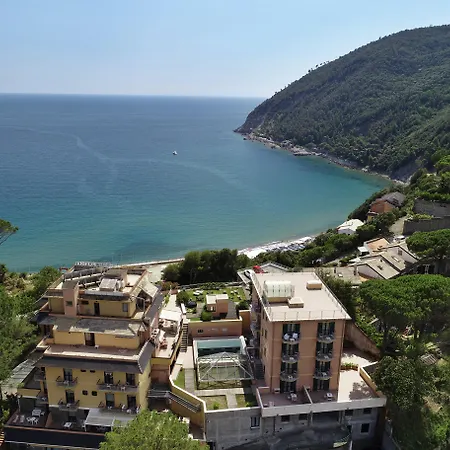 Mondial Hotel Moneglia