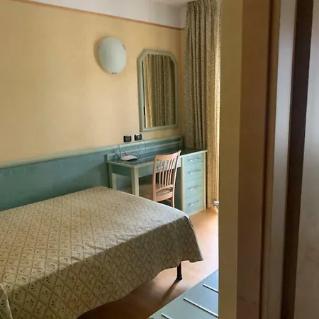 Hotel Mondial 3*