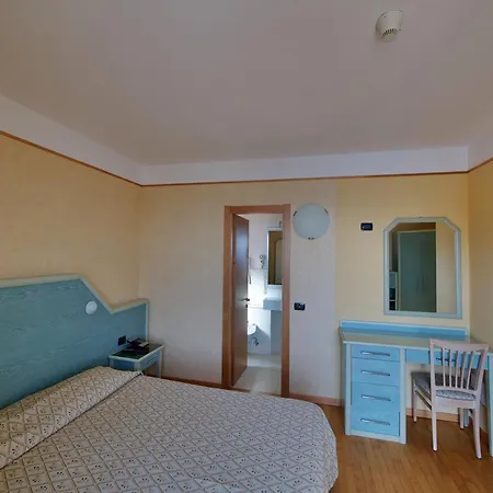 Mondial Hotel 3*