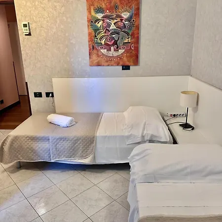Mondial Hotel 3*